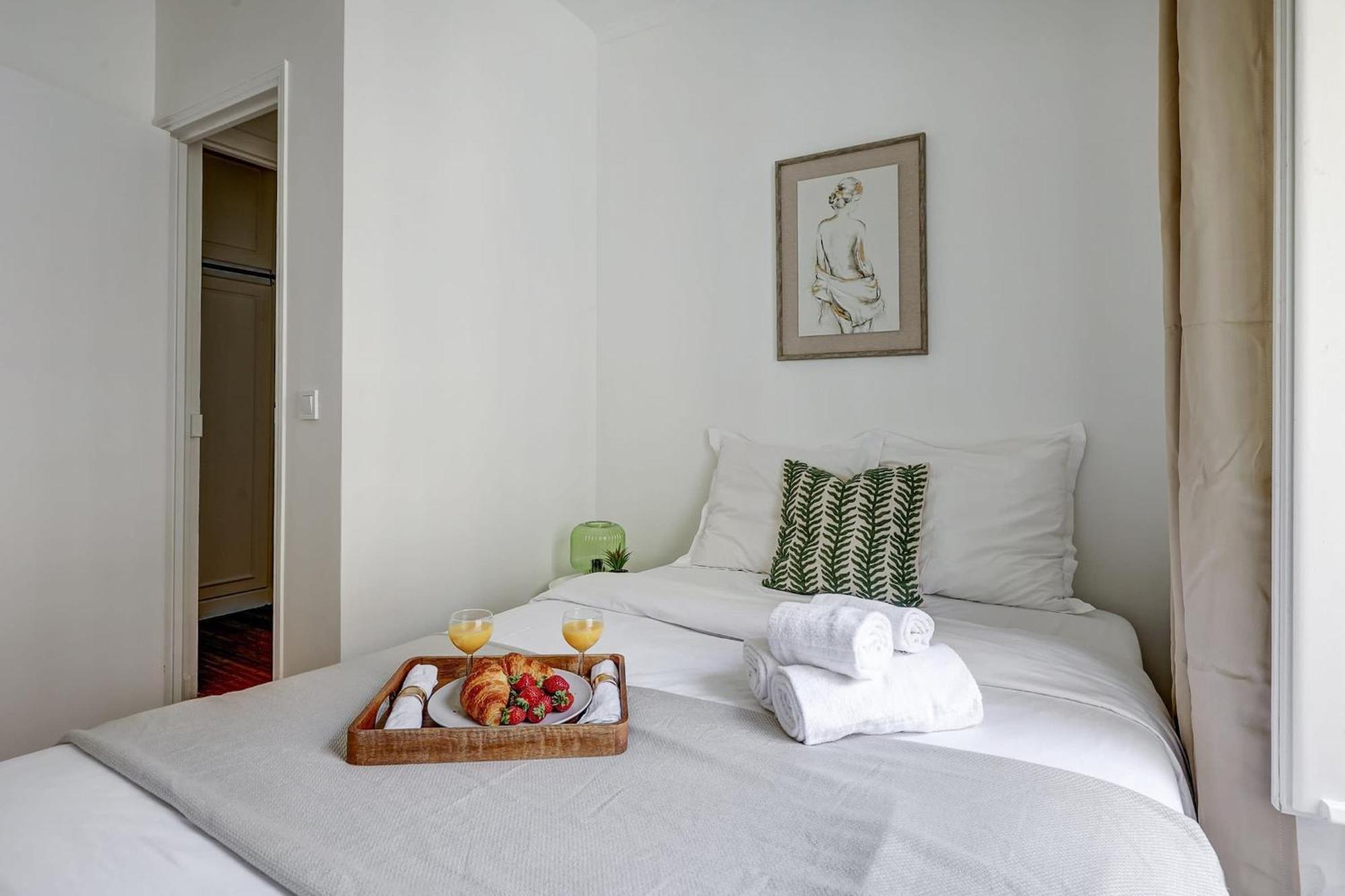 Champs-Elysees - 2Br With Balcony - Cityapartmentstay Paris Exterior foto